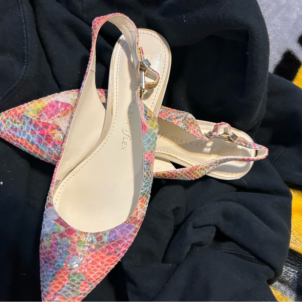 Women’s shoes. Almost brand new. Perfect condition.